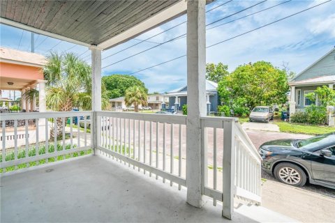 Immobilier commercial à vendre à Tampa, Floride: 3 chambres, 194.17 m2 № 1773987 - photo 6