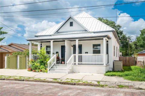 Immobilier commercial à vendre à Tampa, Floride: 3 chambres, 194.17 m2 № 1773987 - photo 1