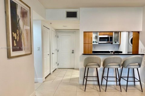 Condo in Fort Lauderdale, Florida, 1 bedroom  № 1984414 - photo 3