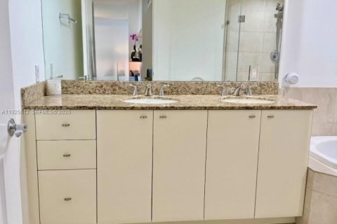 Condo in Fort Lauderdale, Florida, 1 bedroom  № 1984414 - photo 9
