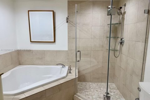 Condo in Fort Lauderdale, Florida, 1 bedroom  № 1984414 - photo 12