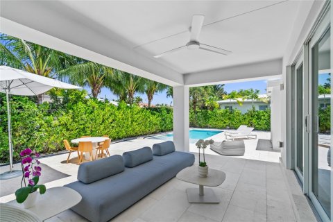 House in Surfside, Florida 4 bedrooms, 210.61 sq.m. № 1822042 - photo 30