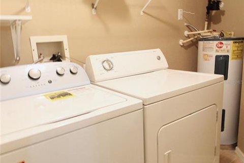 Condo in Sarasota, Florida, 2 bedrooms № 2225769 - photo 6