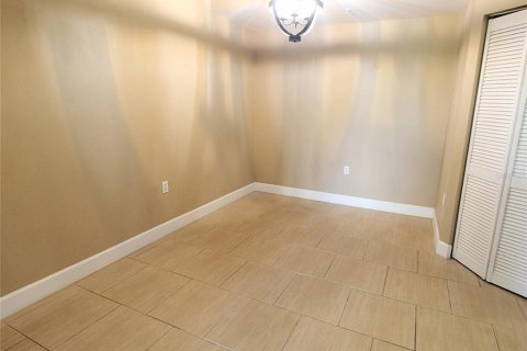 Condo in Sarasota, Florida, 2 bedrooms № 2225769 - photo 5