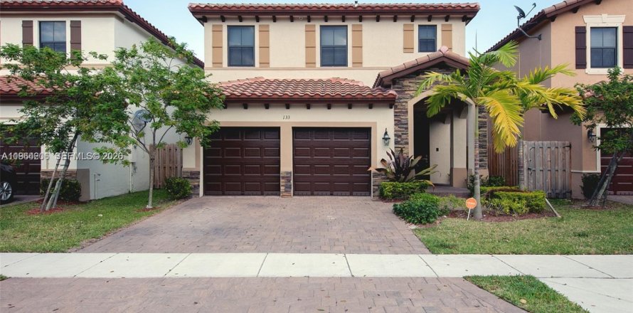 Casa en Homestead, Florida 5 dormitorios, 232.63 m2 № 2027077