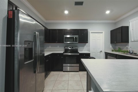 Casa en venta en Homestead, Florida, 5 dormitorios, 232.63 m2 № 2027077 - foto 5