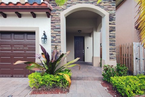 Casa en venta en Homestead, Florida, 5 dormitorios, 232.63 m2 № 2027077 - foto 3