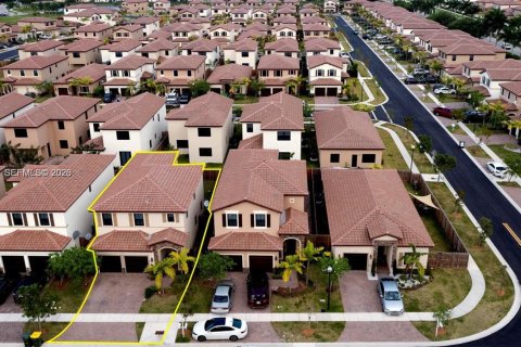 Casa en venta en Homestead, Florida, 5 dormitorios, 232.63 m2 № 2027077 - foto 2