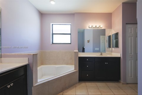 Casa en venta en Homestead, Florida, 5 dormitorios, 232.63 m2 № 2027077 - foto 7