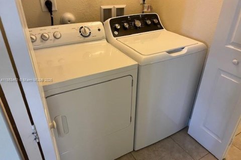 Townhouse in Cutler Bay, Florida 3 bedrooms, 140.75 sq.m. № 1881518 - photo 21
