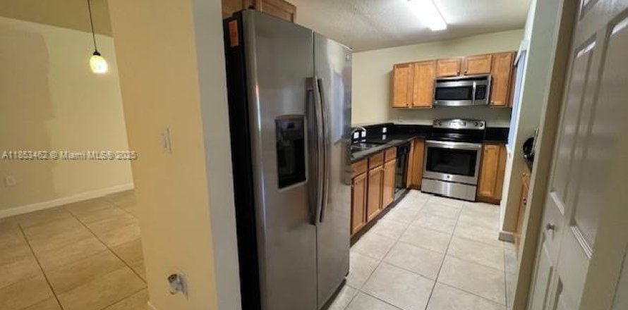 Townhouse in Cutler Bay, Florida 3 bedrooms, 140.75 sq.m. № 1881518