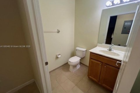 Townhouse in Cutler Bay, Florida 3 bedrooms, 140.75 sq.m. № 1881518 - photo 16