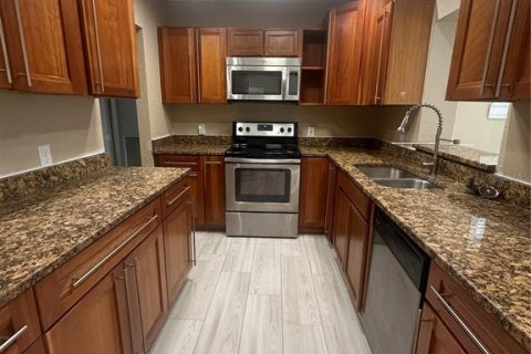 Casa en alquiler en Tampa, Florida, 4 dormitorios, 184.41 m2 № 1911198 - foto 3