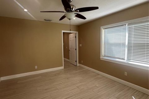Casa en alquiler en Tampa, Florida, 4 dormitorios, 184.41 m2 № 1911198 - foto 2