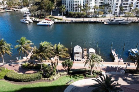 Купить кондоминиум в Форт-Лодердейл, Флорида 2 спальни, 177.54м2, № 2041427 - фото 30