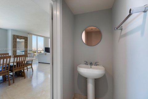 Купить кондоминиум в Форт-Лодердейл, Флорида 2 спальни, 177.54м2, № 2041427 - фото 21