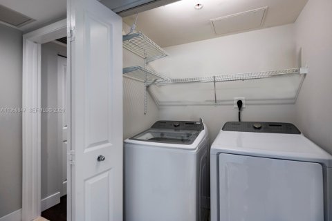 Купить кондоминиум в Форт-Лодердейл, Флорида 2 спальни, 177.54м2, № 2041427 - фото 22