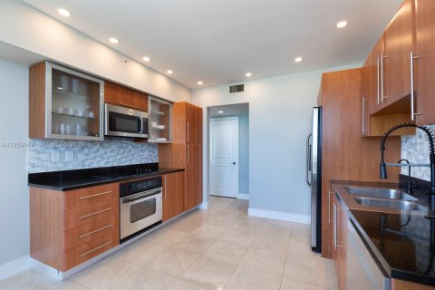 Купить кондоминиум в Форт-Лодердейл, Флорида 2 спальни, 177.54м2, № 2041427 - фото 12