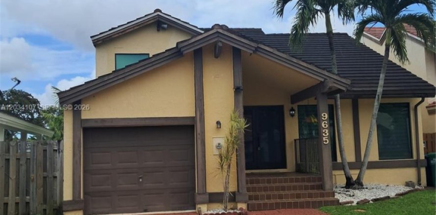 Villa ou maison à Miami, Floride 3 chambres, 188.78 m2 № 2154506