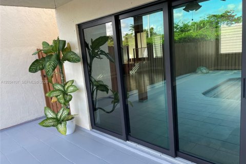 Villa ou maison à louer à Miami, Floride: 3 chambres, 188.78 m2 № 2154506 - photo 19