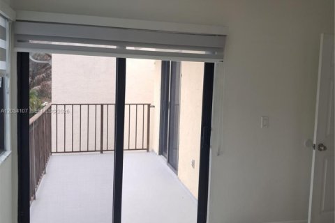 Villa ou maison à louer à Miami, Floride: 3 chambres, 188.78 m2 № 2154506 - photo 8