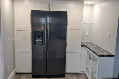 Villa ou maison à louer à Miami, Floride: 3 chambres, 188.78 m2 № 2154506 - photo 4