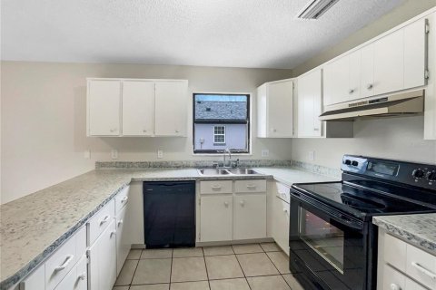 House in Deltona, Florida 3 bedrooms, 128.39 sq.m. № 1558770 - photo 12