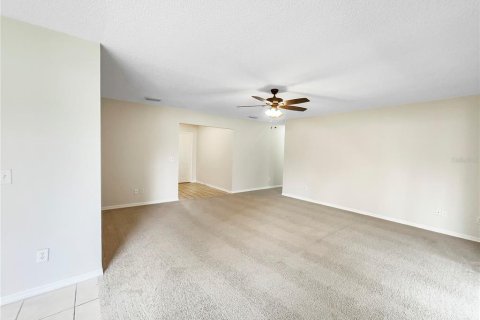 House in Deltona, Florida 3 bedrooms, 128.39 sq.m. № 1558770 - photo 13