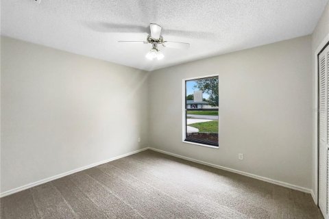 House in Deltona, Florida 3 bedrooms, 128.39 sq.m. № 1558770 - photo 5