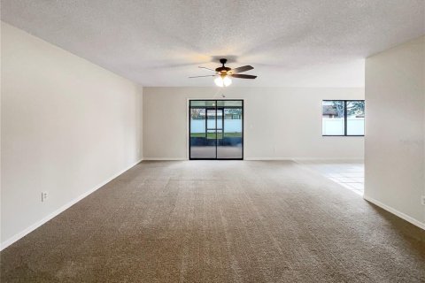 House in Deltona, Florida 3 bedrooms, 128.39 sq.m. № 1558770 - photo 3