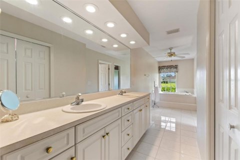 House in Lakeland, Florida 4 bedrooms, 285.02 sq.m. № 1723408 - photo 16