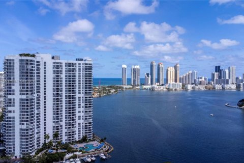 Condo in Aventura, Florida, 2 bedrooms  № 1762437 - photo 1