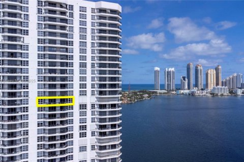 Condo in Aventura, Florida, 2 bedrooms  № 1762437 - photo 28