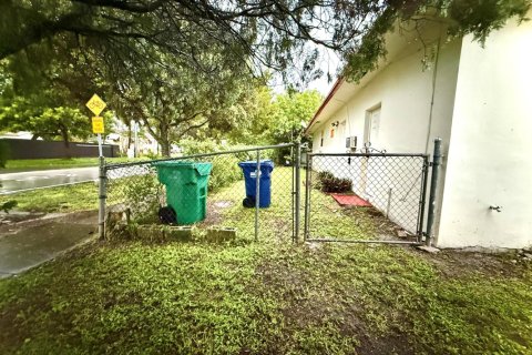 Casa en venta en Miami Gardens, Florida, 3 dormitorios, 182.18 m2 № 2387002 - foto 8