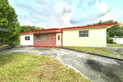 Casa en Miami Gardens, Florida 3 dormitorios, 182.18 m2 № 2387002