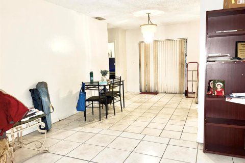 Casa en venta en Miami Gardens, Florida, 3 dormitorios, 182.18 m2 № 2387002 - foto 5