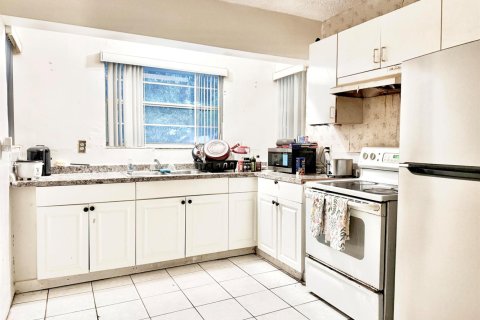 Casa en venta en Miami Gardens, Florida, 3 dormitorios, 182.18 m2 № 2387002 - foto 3