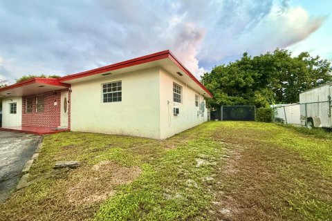 Casa en venta en Miami Gardens, Florida, 3 dormitorios, 182.18 m2 № 2387002 - foto 7