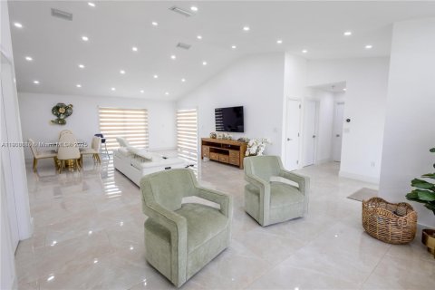 House in Homestead, Florida 4 bedrooms, 193.79 sq.m. № 1965110 - photo 5