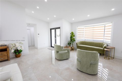 House in Homestead, Florida 4 bedrooms, 193.79 sq.m. № 1965110 - photo 4