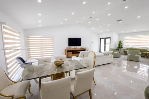 House in Homestead, Florida 4 bedrooms, 193.79 sq.m. № 1965110 - photo 9