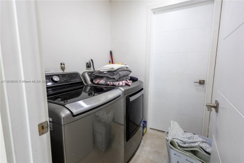 House in Homestead, Florida 4 bedrooms, 193.79 sq.m. № 1965110 - photo 21