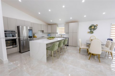 House in Homestead, Florida 4 bedrooms, 193.79 sq.m. № 1965110 - photo 7