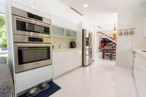 Villa ou maison à vendre à Palmetto Bay, Floride: 3 chambres, 226.31 m2 № 2339863 - photo 8