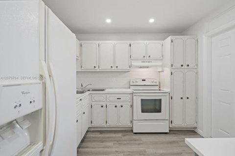 Condo in Plantation, Florida, 1 bedroom  № 2301927 - photo 16