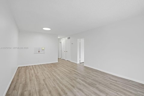 Condo in Plantation, Florida, 1 bedroom  № 2301927 - photo 11