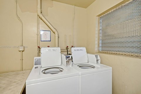 Condo in Plantation, Florida, 1 bedroom  № 2301927 - photo 25