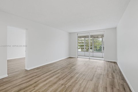 Condo in Plantation, Florida, 1 bedroom  № 2301927 - photo 6