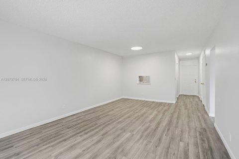 Condo in Plantation, Florida, 1 bedroom  № 2301927 - photo 14