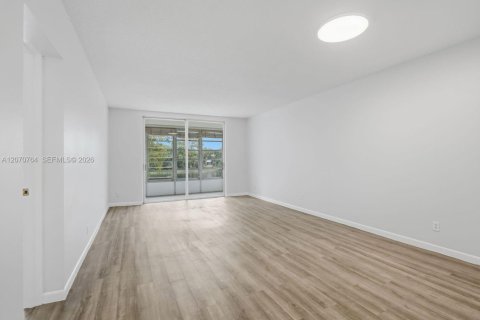 Condo in Plantation, Florida, 1 bedroom  № 2301927 - photo 4